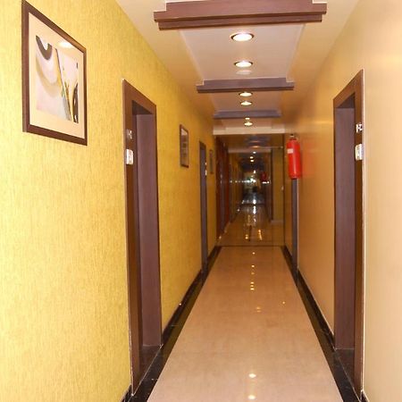 Hotel Bhagyalaxmi Ширди Экстерьер фото