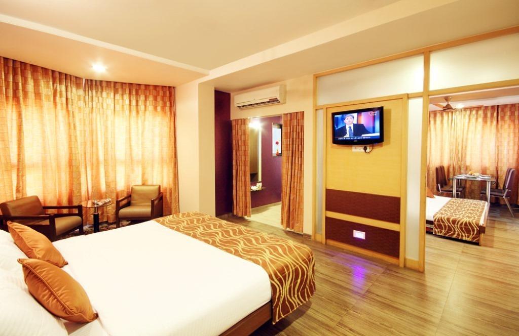 Hotel Bhagyalaxmi Ширди Экстерьер фото