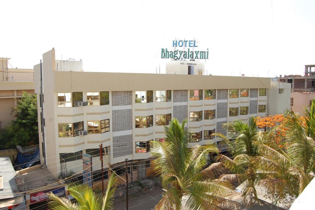 Hotel Bhagyalaxmi Ширди Экстерьер фото