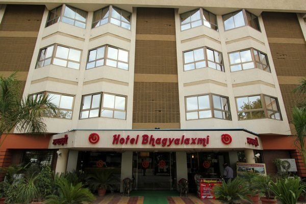 Hotel Bhagyalaxmi Ширди Экстерьер фото