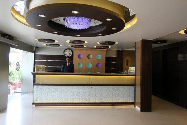 Hotel Bhagyalaxmi Ширди Экстерьер фото