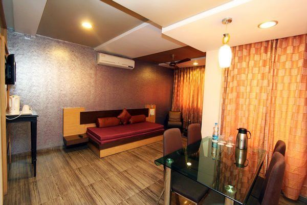 Hotel Bhagyalaxmi Ширди Экстерьер фото