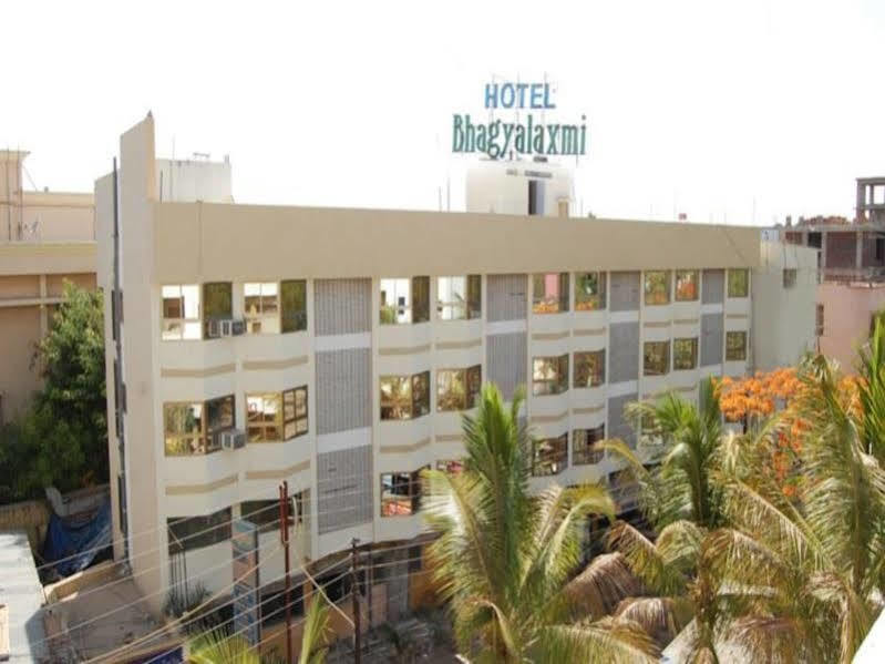 Hotel Bhagyalaxmi Ширди Экстерьер фото
